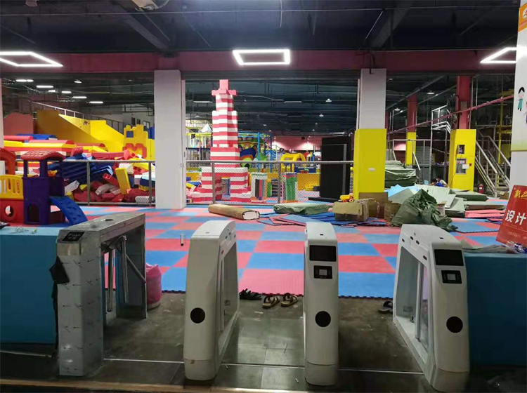 童乐岛蹦床公园